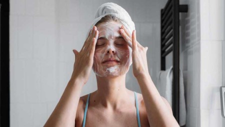Dùng 2 loại sữa rửa mặt được không? Cần lưu ý điều gì khi dùng?