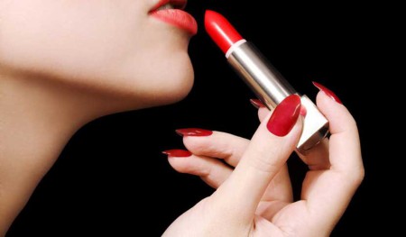 Không trang điểm nên dùng son màu gì xinh xắn và tôn da?
