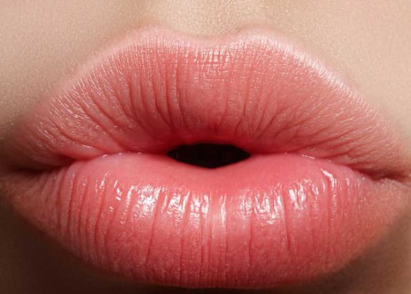 Khử thâm môi có được đánh son không? Nên sử dụng loại son gì