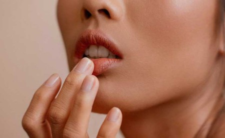 Môi thâm đánh son màu gì che khuyết điểm tốt mà mặt mộc vẫn xinh?