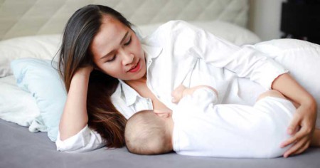 Cách nuôi con bằng sữa mẹ giúp bé khỏe mạnh & thông minh