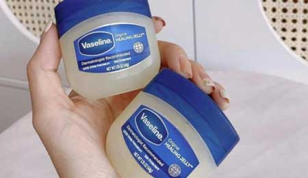 Thử ngay 7 cách tẩy tế bào chết môi bằng Vaseline cực hiệu quả